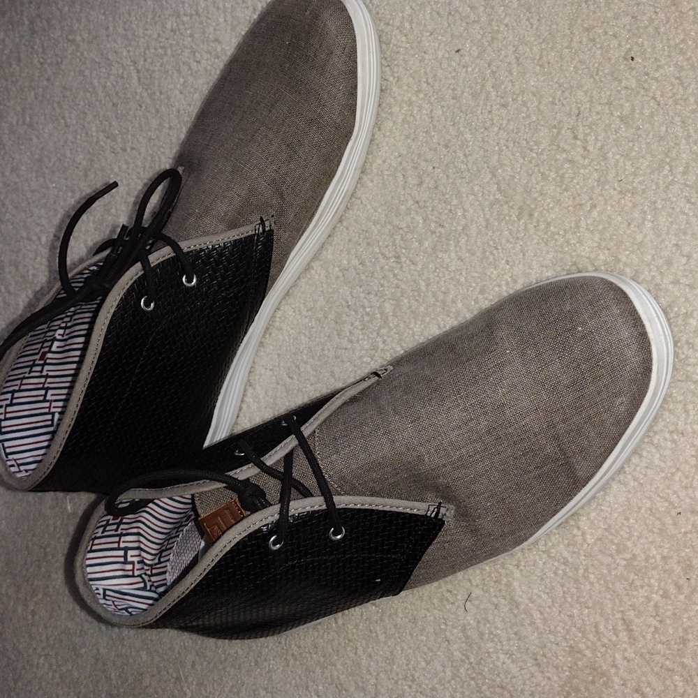 Ben Sherman gray and black two eyelet chukka boots. Size 13